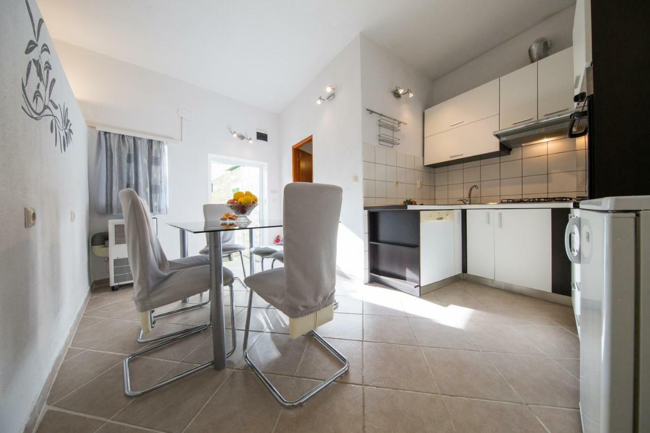Strma Apartments Vis Eksteriør bilde
